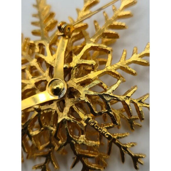 Large Signed Coro Gold Tone Snowflake Brooch   3" Layered Winter Design - Picture 2 of 5